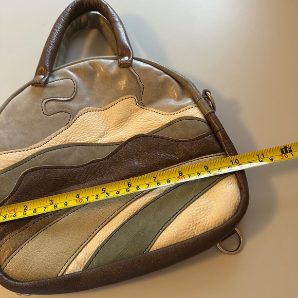 Grooves & Grain Handmade Leather Handbag with Mountain Design - Picture 6 of 7